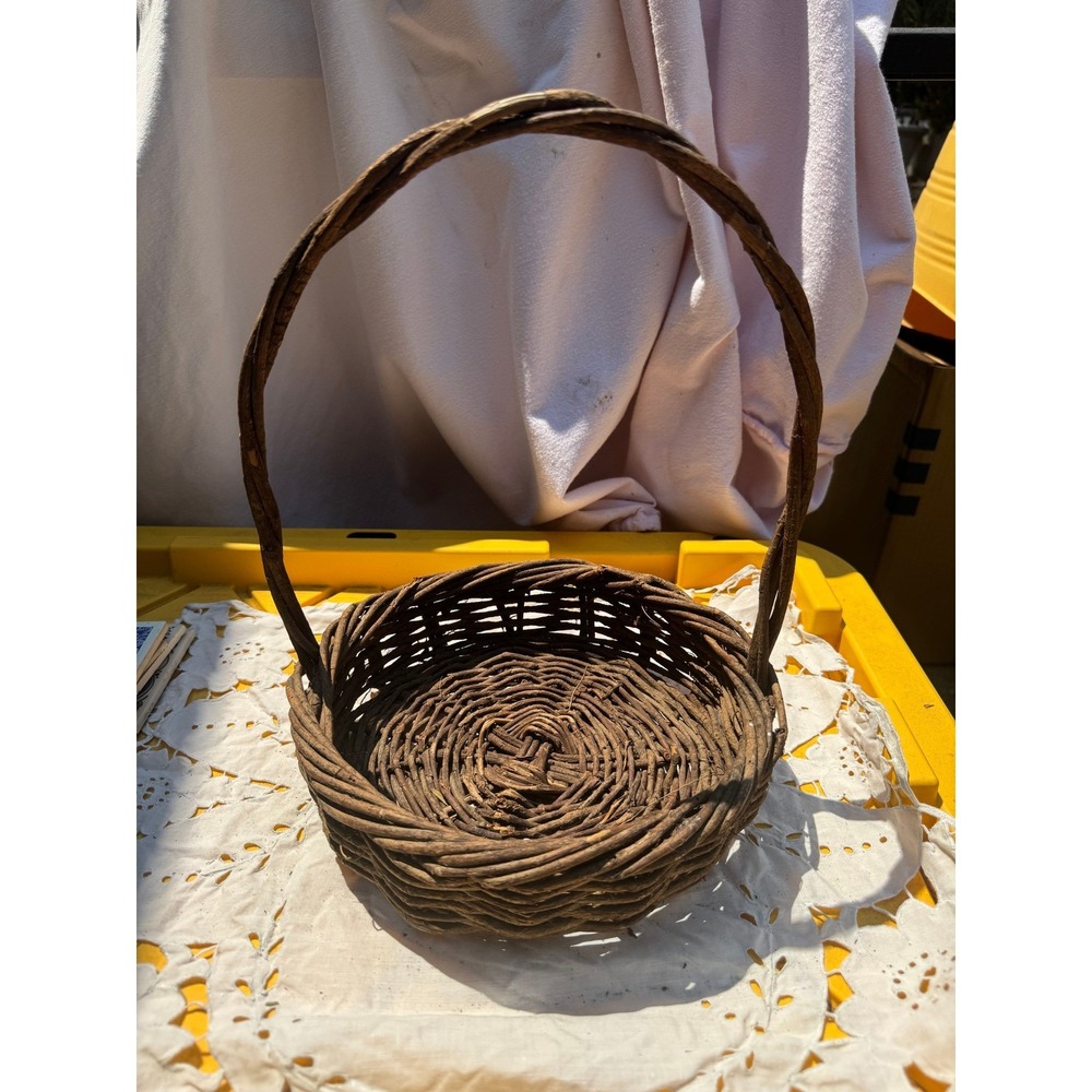 Round twig wicker basket- Vintage vignette